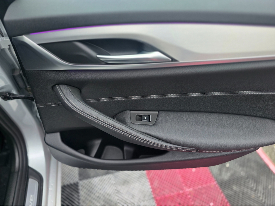 2019 BMW 5 Series - image 15