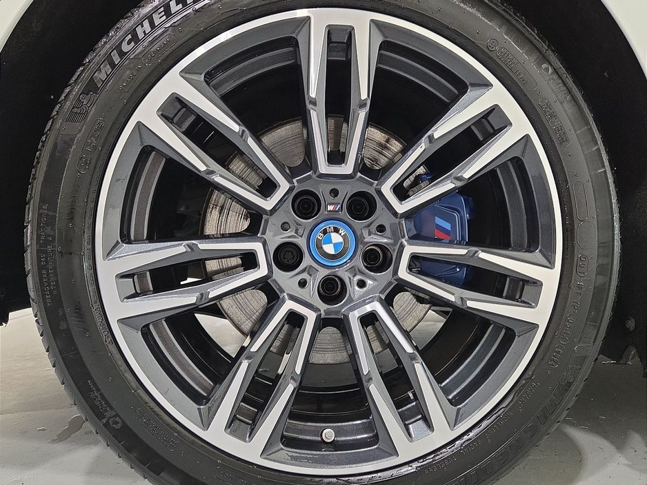 2024 BMW 5 Series - image 14