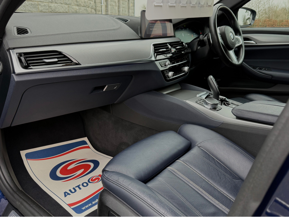 2018 BMW 5 Series - image 10