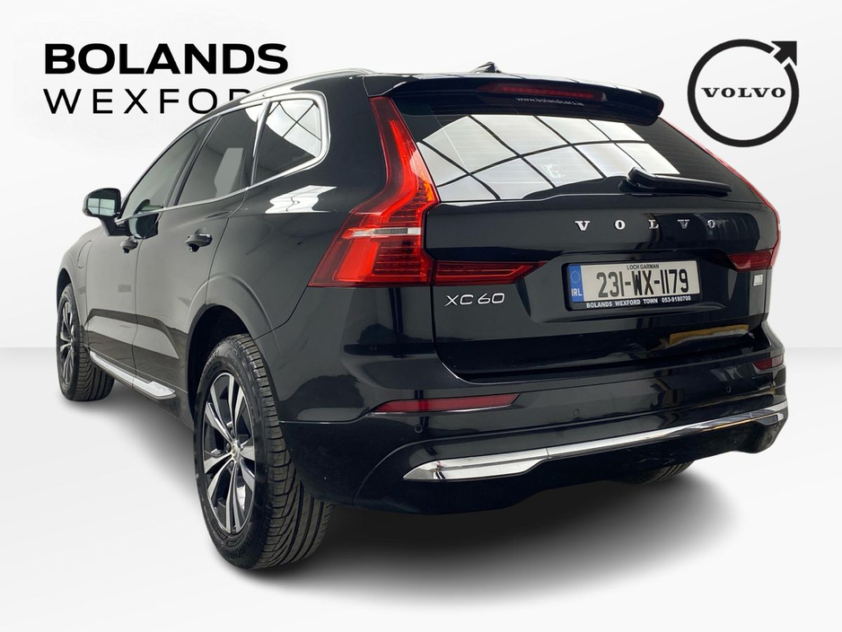 2023 Volvo XC60 - image 3