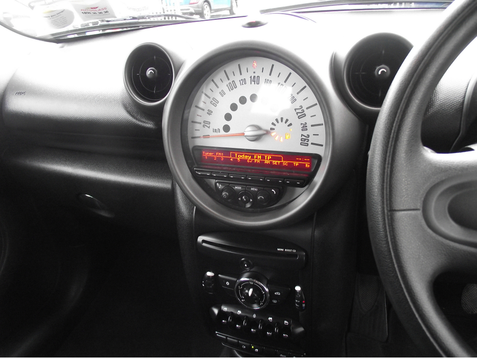 2012 MINI Cooper D - image 8