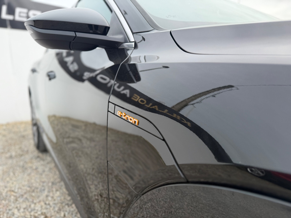 2022 Audi e-tron - image 12