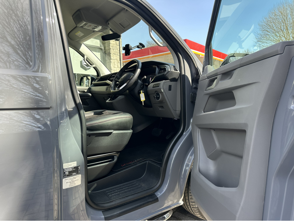 2024 Volkswagen Transporter - image 14