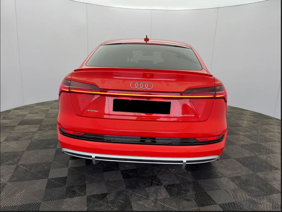 2022 Audi e-tron - image 7