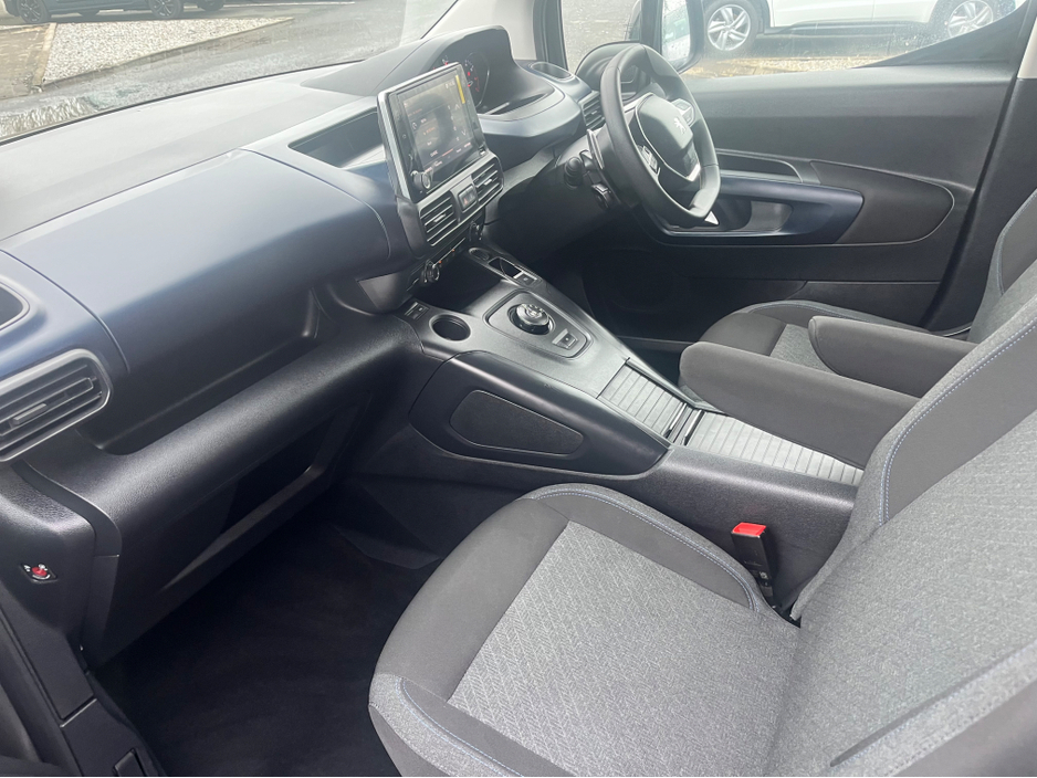 2023 Peugeot Rifter - image 16