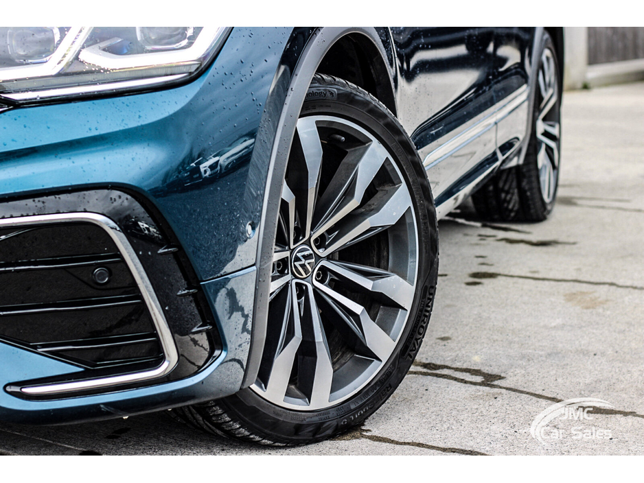 2021 Volkswagen Tiguan - image 2