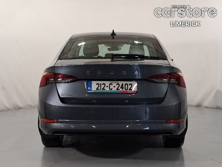 2021 Skoda Octavia - image 4