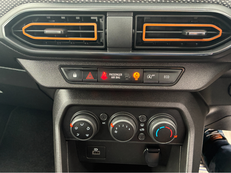 2022 Dacia Sandero - image 16