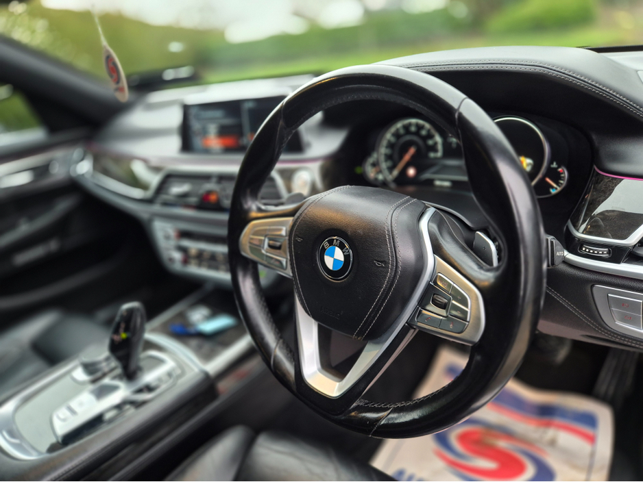 2016 BMW 7 Series - image 13