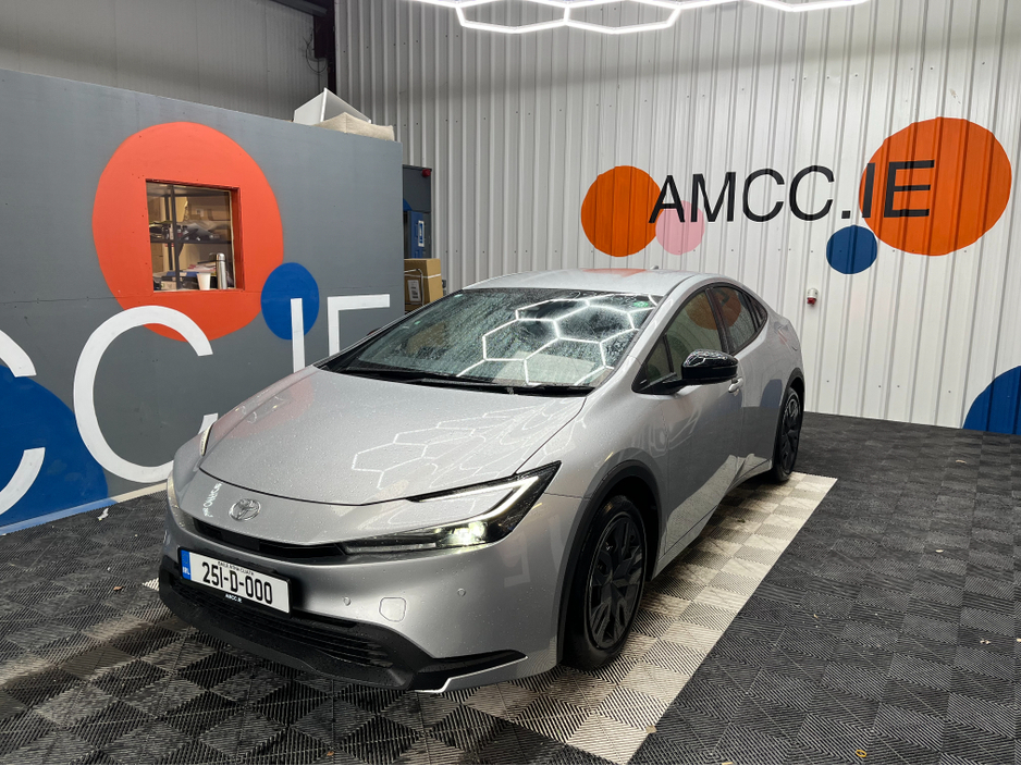 2025 Toyota Prius - image 5