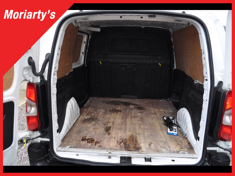 2020 Peugeot Partner - image 7