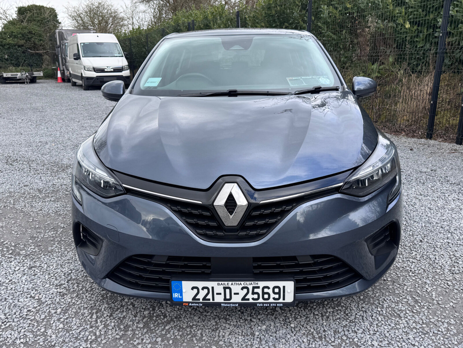 2022 Renault Clio - image 2