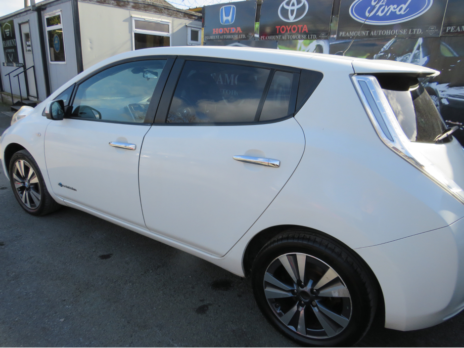 2014 Nissan Leaf - image 13