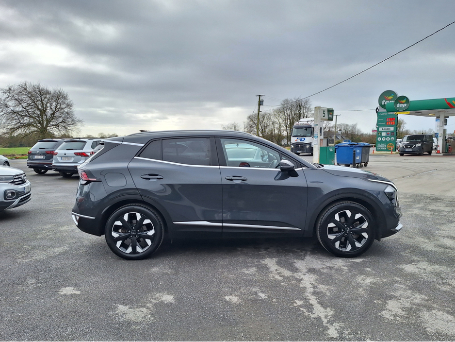2023 Kia Sportage - image 2