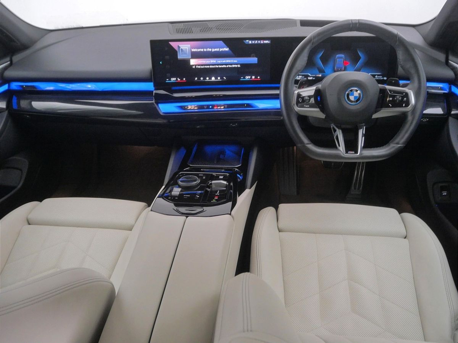 2024 BMW 5 Series - image 4