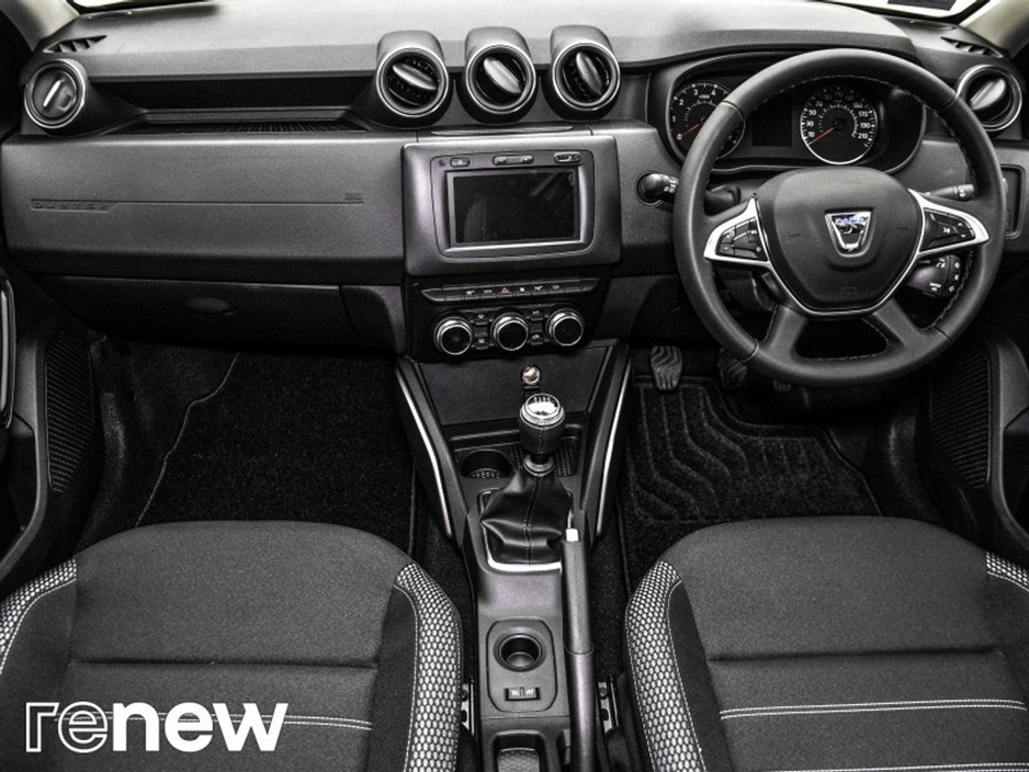 2022 Dacia Duster - image 2