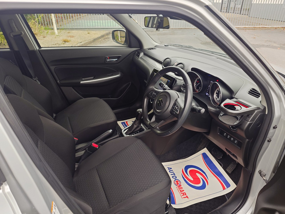 2017 Suzuki Swift - image 9