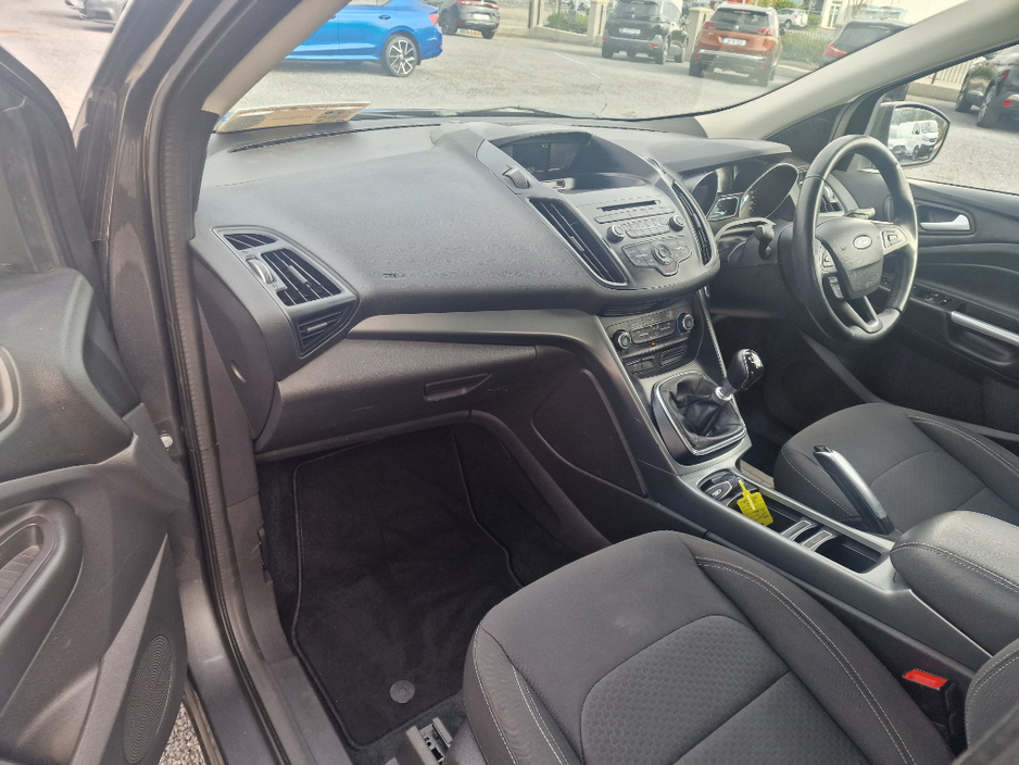 2019 Ford Kuga - image 14