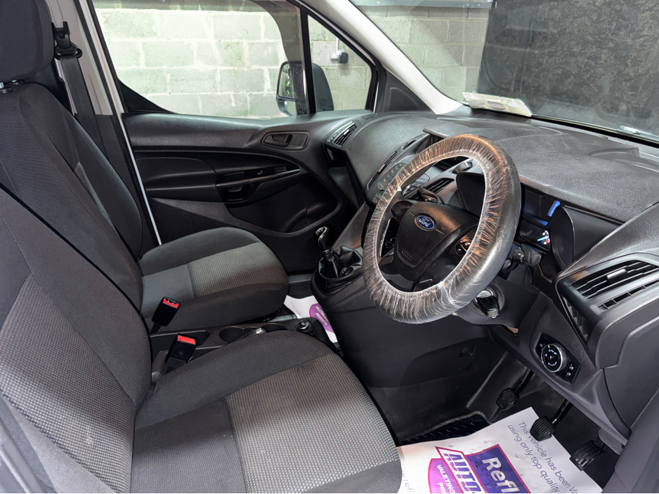 2017 Ford Transit Connect - image 9