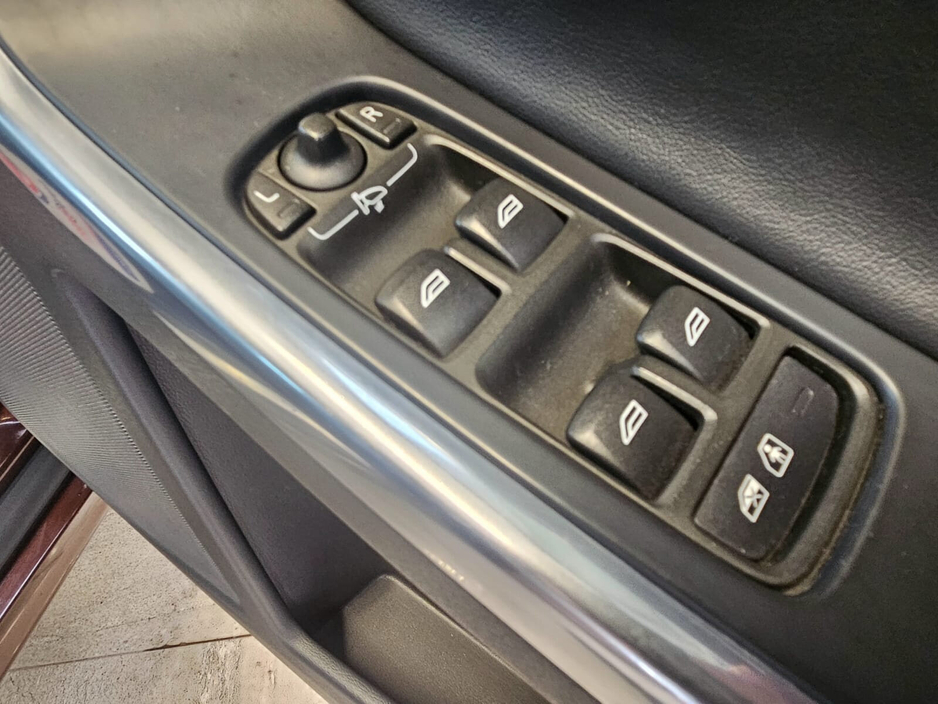 2014 Volvo XC60 - image 10