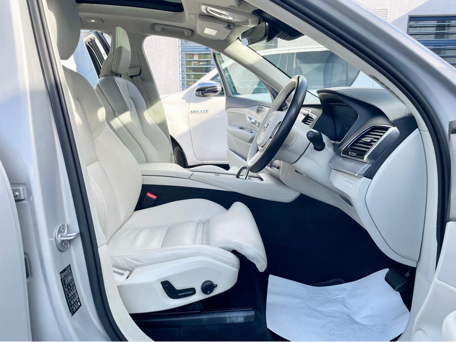 2023 Volvo XC90 - image 8