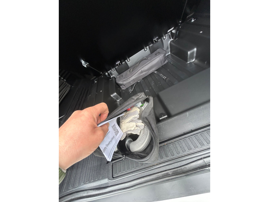 2023 Land Rover Defender - image 29