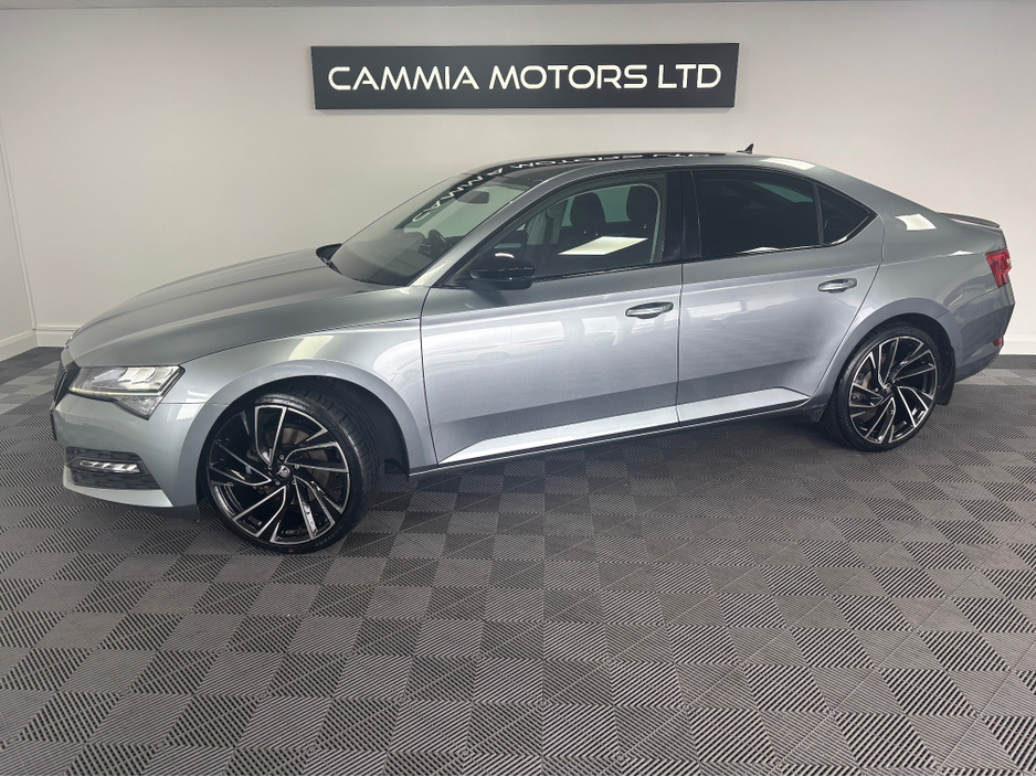 2020 Skoda Superb - image 2