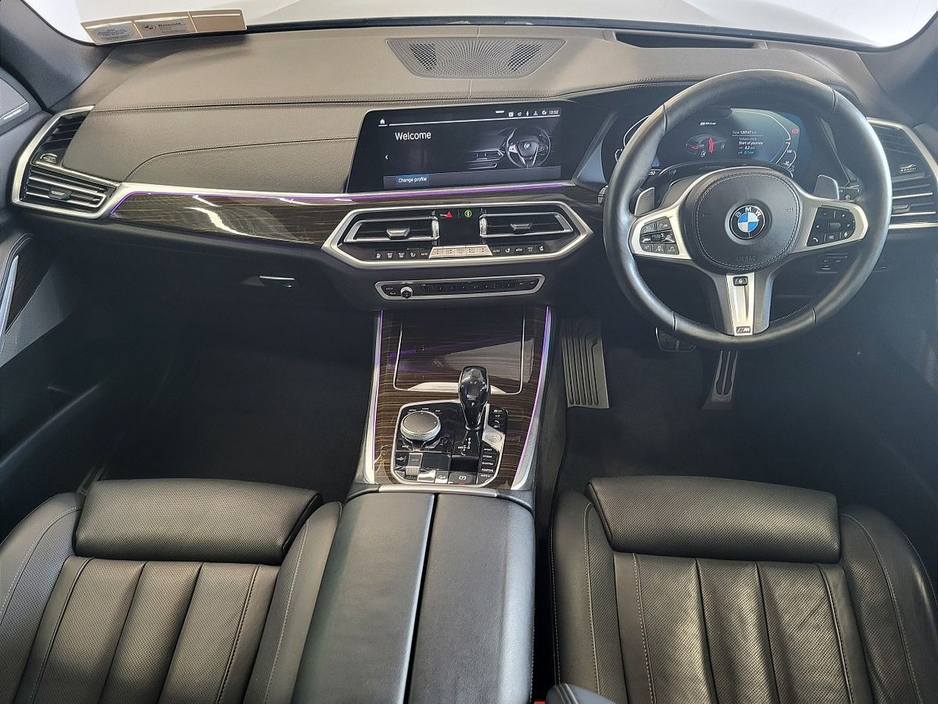 2021 BMW X5 - image 4