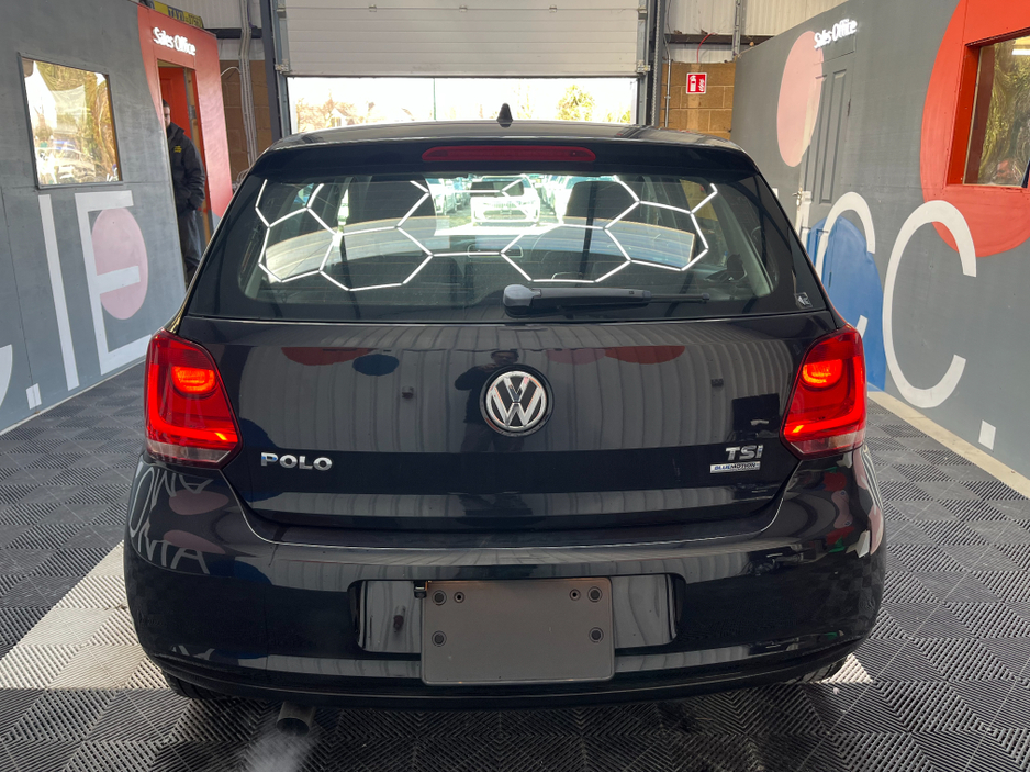 2014 Volkswagen Polo - image 3