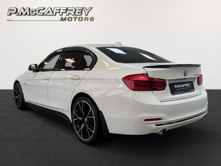 2016 BMW 3 Series - image 7