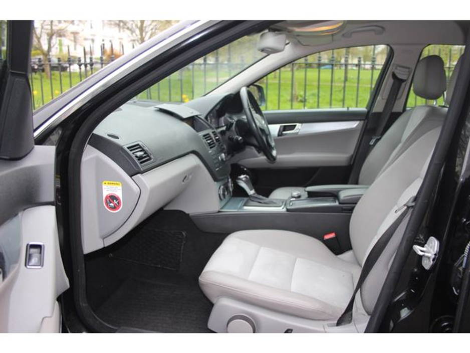 2009 Mercedes-Benz C Class - image 8