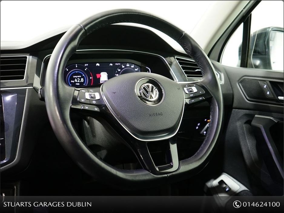 2020 Volkswagen Tiguan - image 14