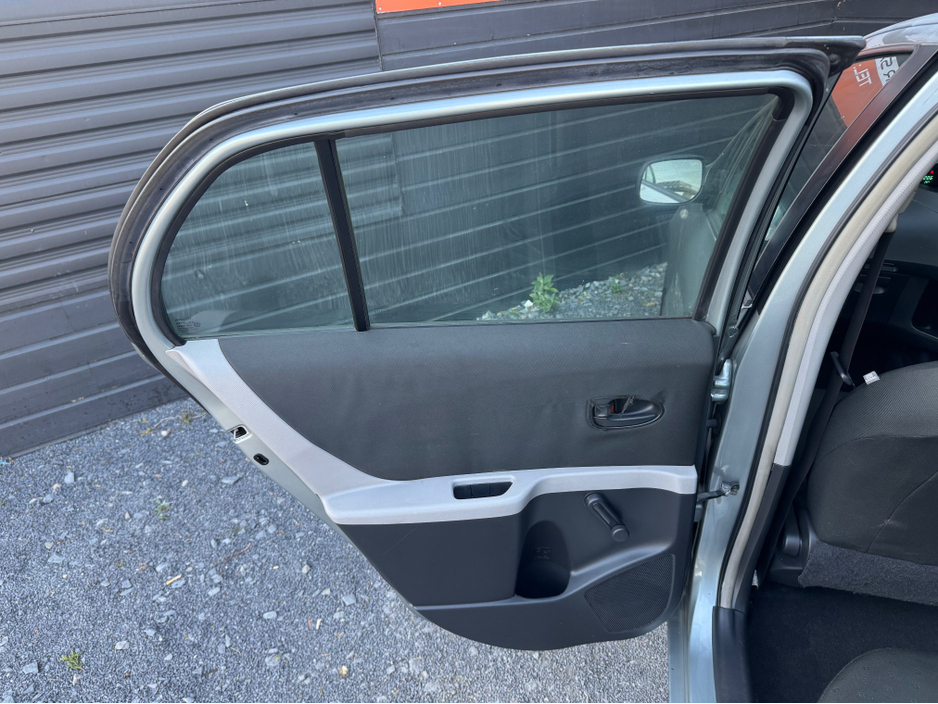 2007 Toyota Yaris - image 15