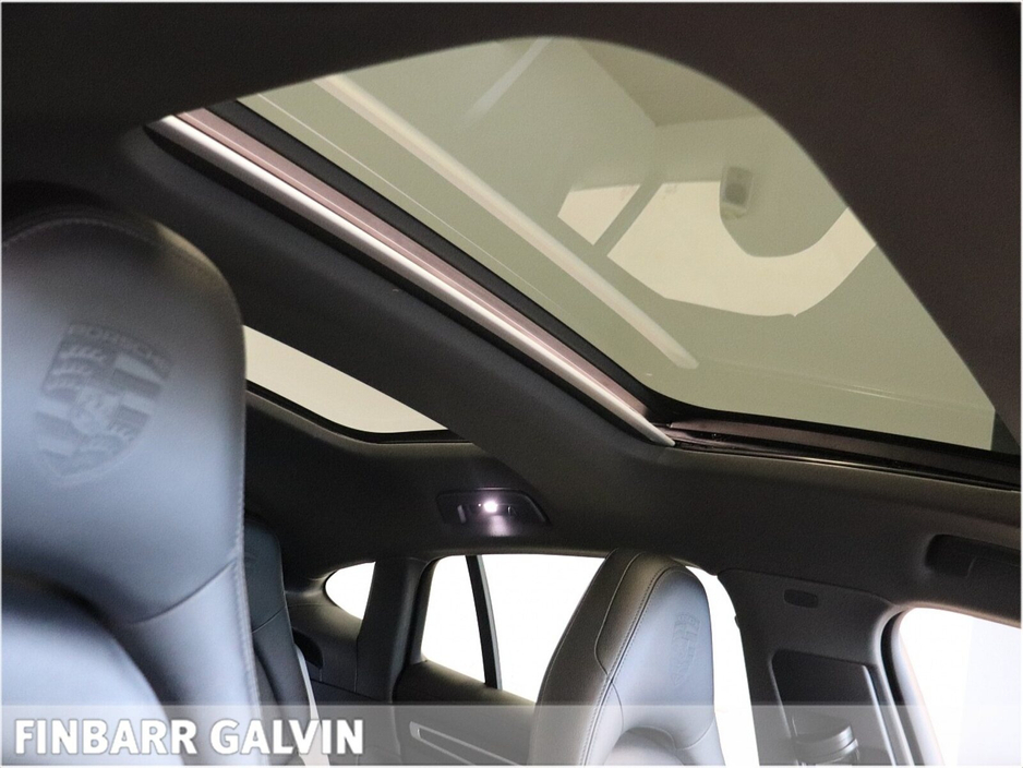 2023 Porsche Panamera - image 19