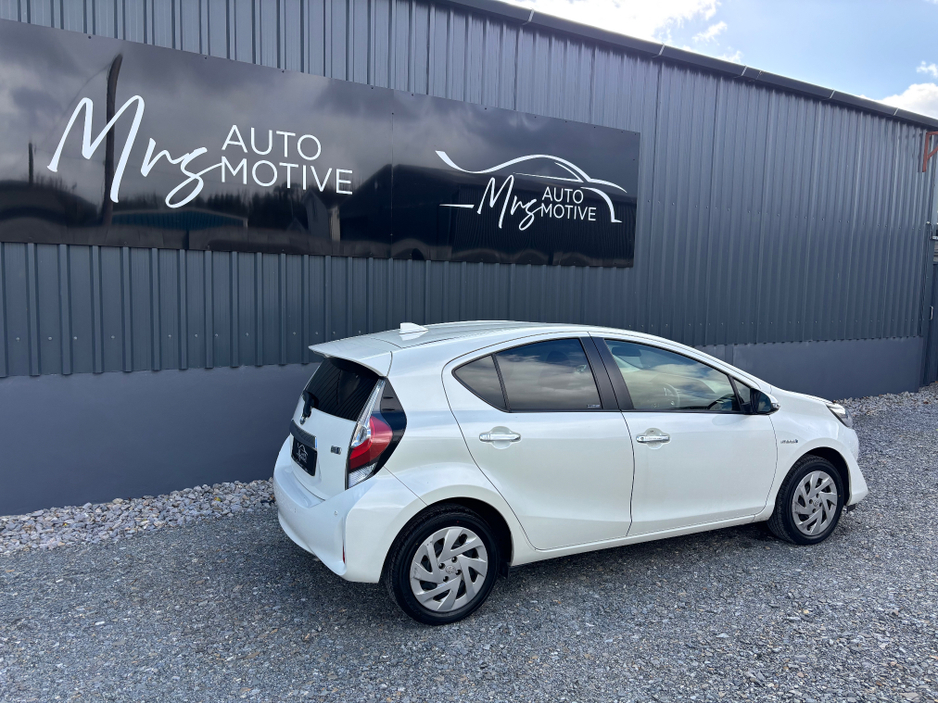 2019 Toyota Aqua - image 3