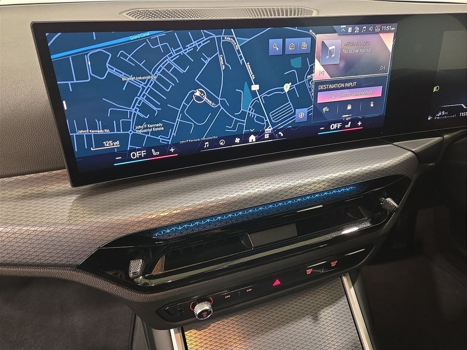 2025 BMW 3 Series - image 8