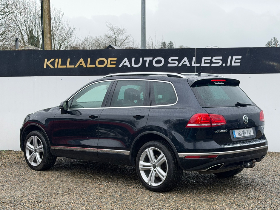 2016 Volkswagen Touareg - image 5