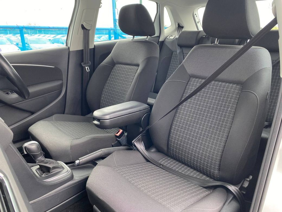 2017 Volkswagen Polo - image 6