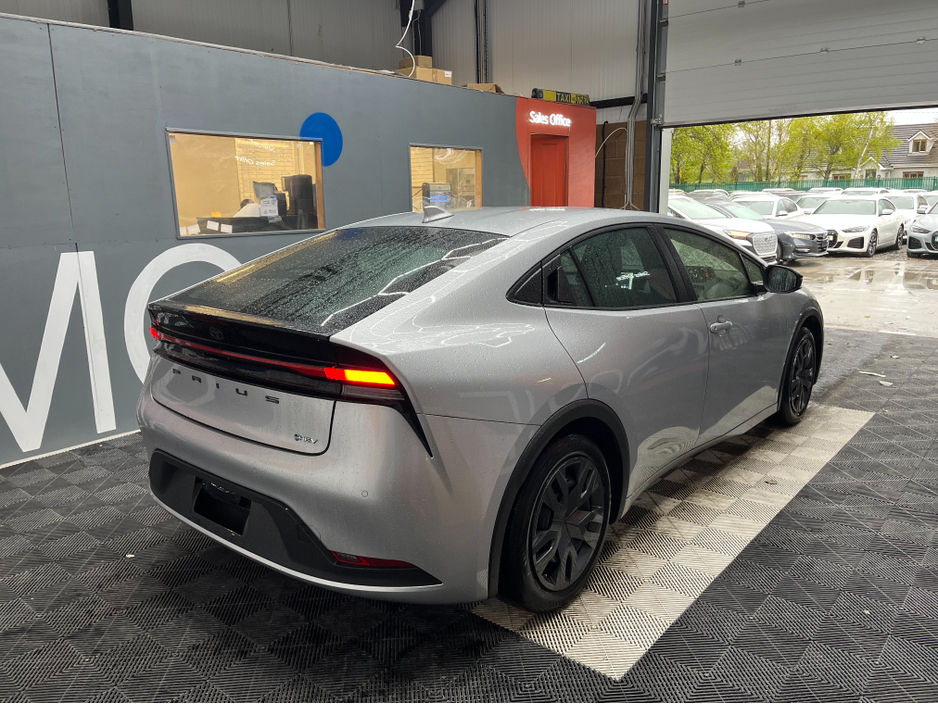 2025 Toyota Prius - image 2