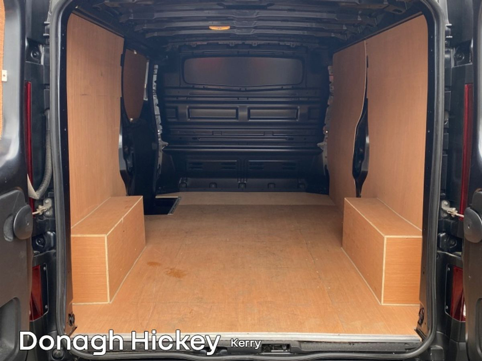 2024 Renault Trafic - image 11