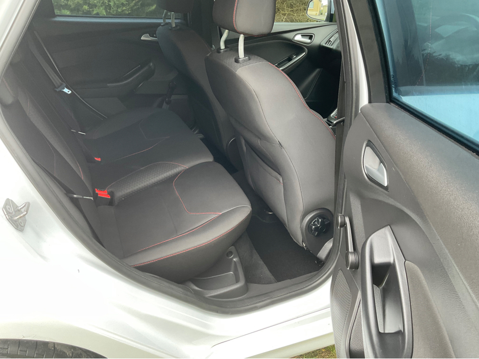 2017 Ford Focus - image 16