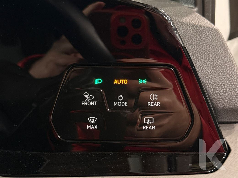 2021 Volkswagen Golf ETSI ACTIVE - FACTORY ALLOYS - DIGITAL DASH - PADDLE SHIFT - REVERSE CAMERA €23,950