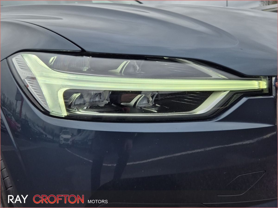 2020 Volvo XC60 - image 14