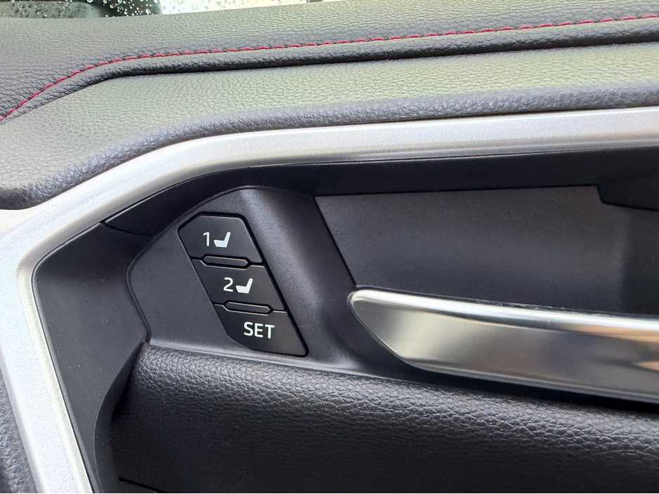 2023 Toyota Rav4 - image 25