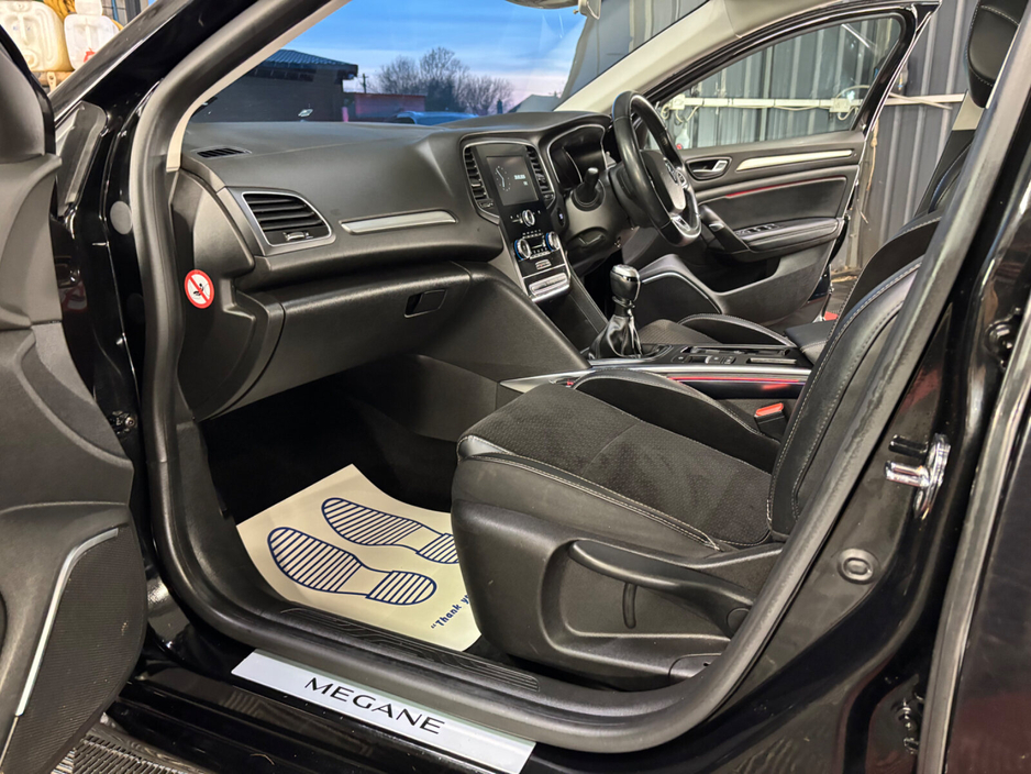 2017 Renault Megane - image 18