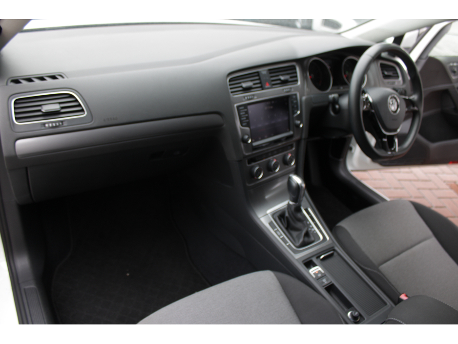 2016 Volkswagen Golf - image 20