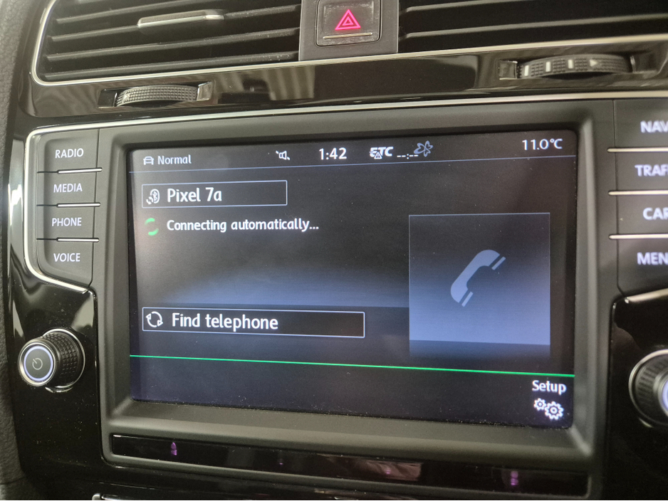 2015 Volkswagen Golf **HIGHLINE**ONLY 64000KMS**ALCANTARA SEATS*17" ALLOYS**LANE ASSIST**KEYLESS ENTRY AND START**ADAPTIVE CRUISE CONTROL**DUAL ZONE CLIMATE CONTROL**REVERSE CAMERA**BLUETOOTH STREAMING**FOLDING MIRRO €15,449