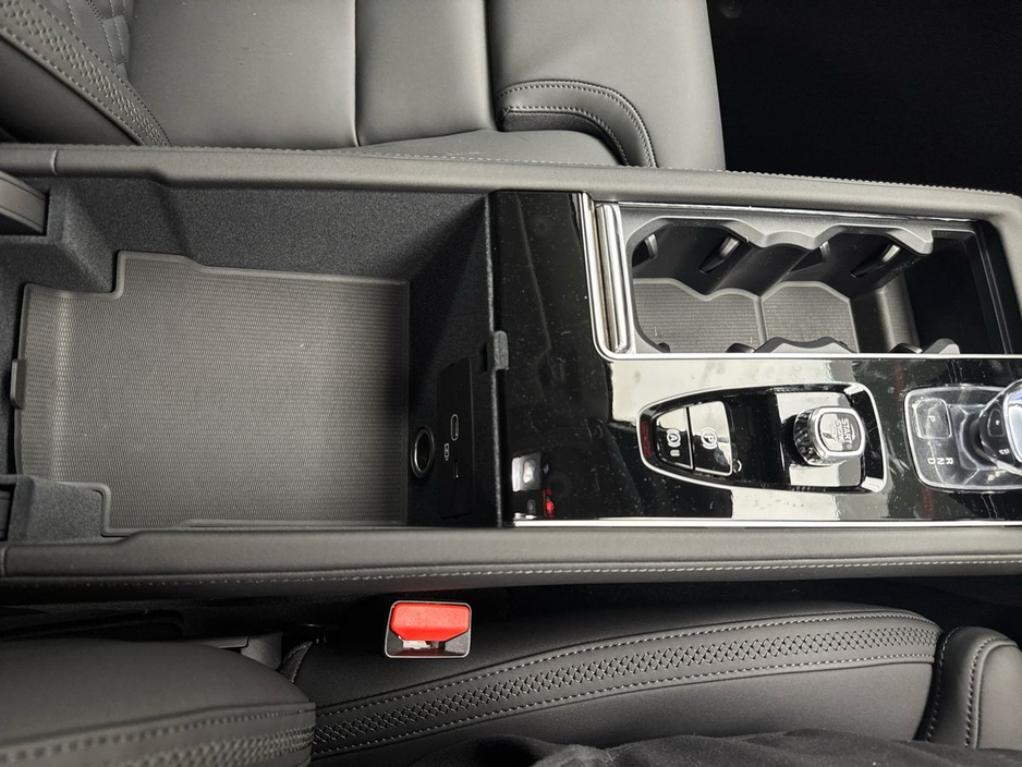 2026 Volvo XC90 - image 23