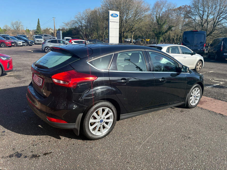 2018 Ford Focus - image 8