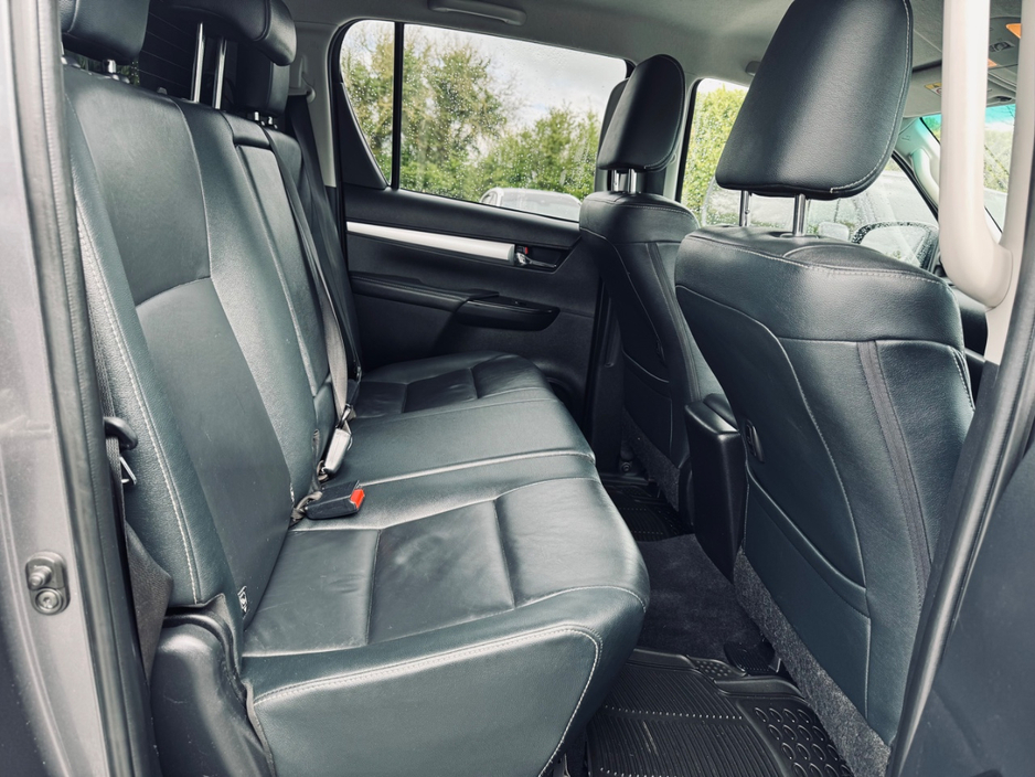 2019 Toyota Hilux - image 13